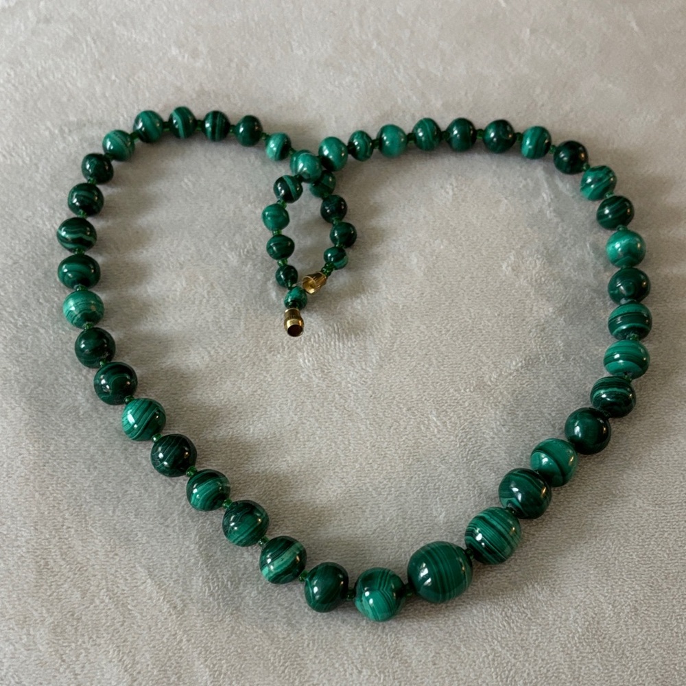🟨Genuine Malachite Graduated Necklace, Vintage & Handmade - Picture 2 of 13